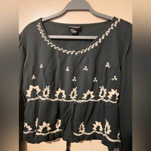 Passport vintage crop bohemian front slit top
Size large